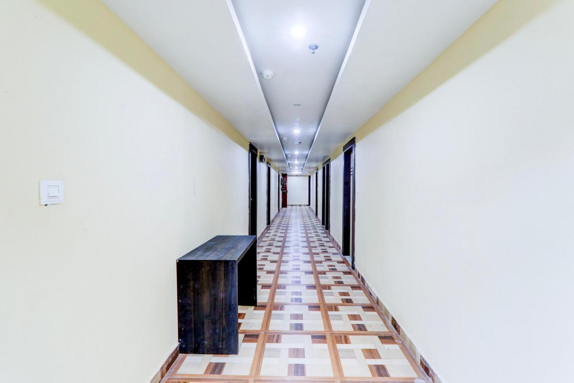 Townhouse Sakura Hotel Lucknow Exterior photo