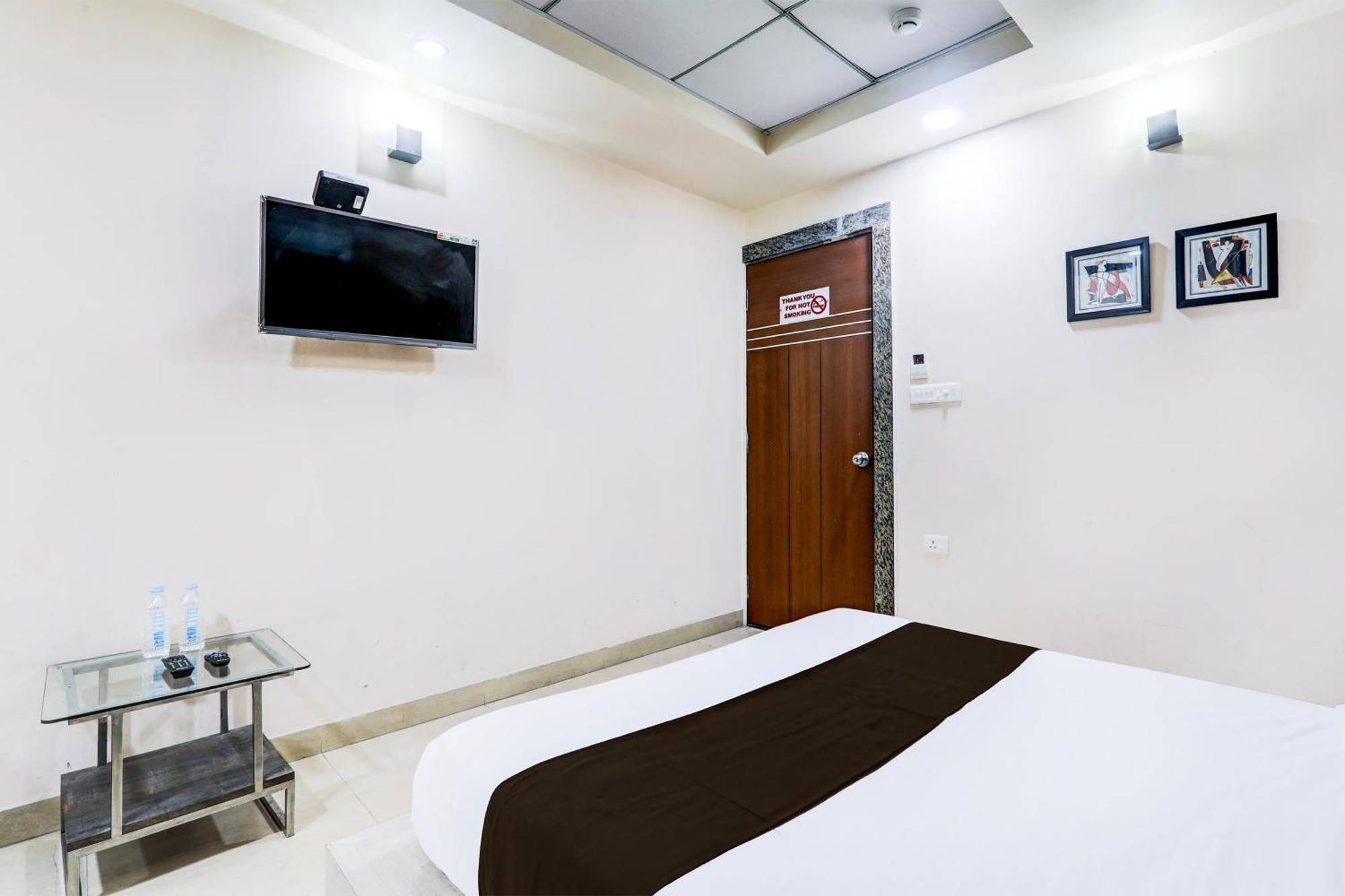 Townhouse Sakura Hotel Lucknow Exterior photo