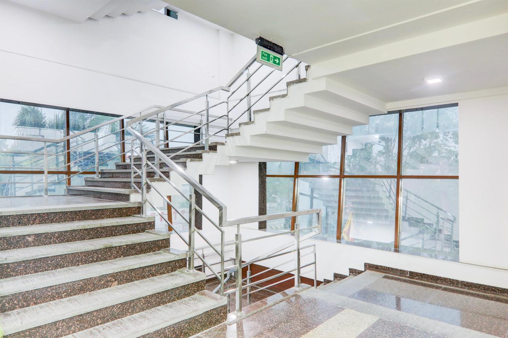 Townhouse Sakura Hotel Lucknow Exterior photo